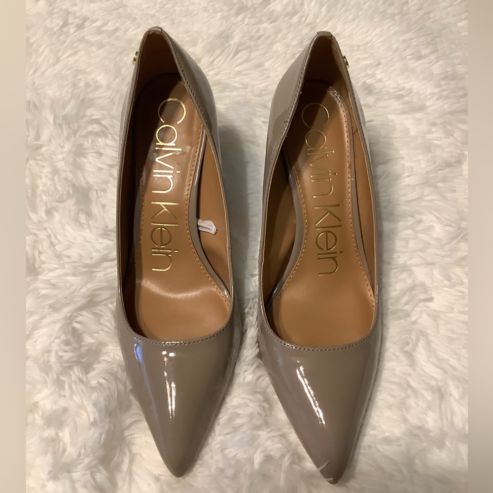 Like New Calvin Klein Nilly Nude / Tan Pumps 8.5